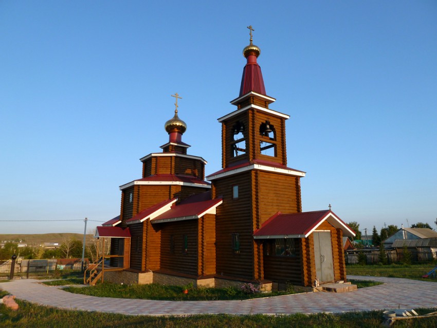 Большое Микушкино. Церковь Троицы Живоначальной. общий вид в ландшафте