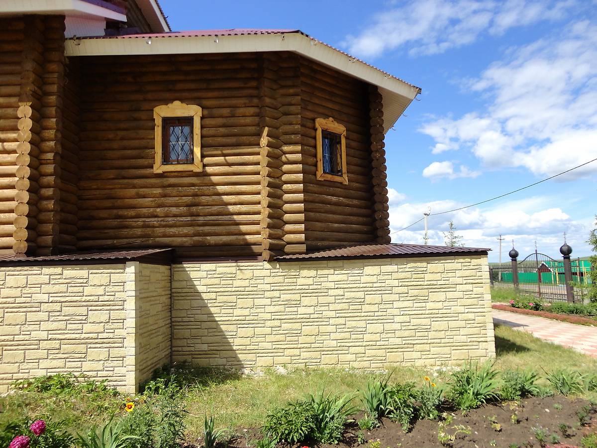 Апсида храма., архитектурные детали. Церковь Троицы Живоначальной, Большое Микушкино (Исаклинский район, Самарская область)