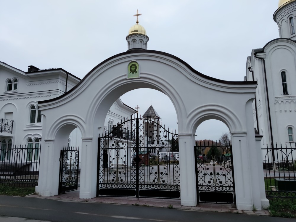 Церковь Александра Невского в Зеленограде, Крюково (Зеленоград (Зеленоградский административный округ, ЗелАО), г. Москва). дополнительная информация, ворота 