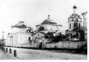 Церковь Воздвижения Креста Господня при Первой мужской гимназии, Крестово-Воздвиженская церковь и слева на заднем плане 1 гимназия. Со старинной фотографии<br>, Вахитовский район, Казань, город, Республика Татарстан