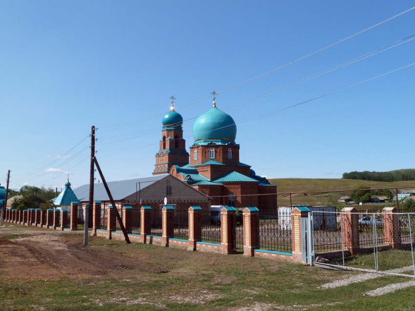 Церковь Троицы Живоначальной, Кандабулак (Сергиевский район, Самарская область). общий вид в ландшафте
