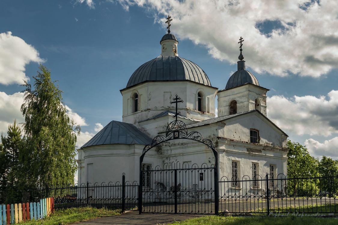 Церковь михаила архангела русское. Селитьба Самарская область. Храм в честь Михаила Архангела русская Селитьба. Русская Селитьба Самара. Храм Архангела Михаила средний Карачан.