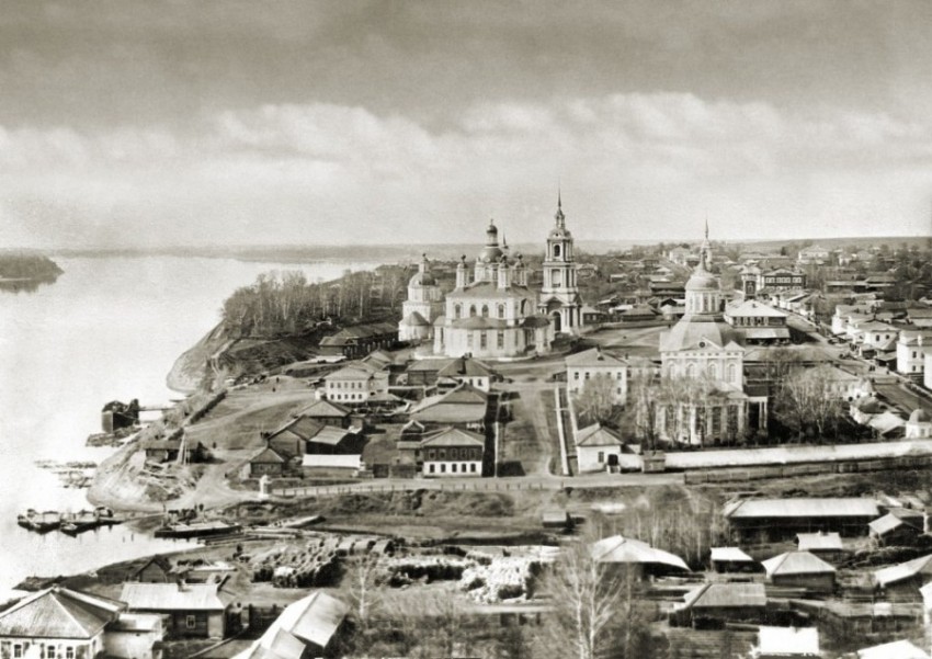 Спасо-Орловский мужской монастырь, Орлов (Орловский район, Кировская область). архивная фотография, Монастырский комплекс на переднем плане. Фото с сайта: http://zedmode.livejournal.com/photo/album/726/?mode=view&id=60263&page=12