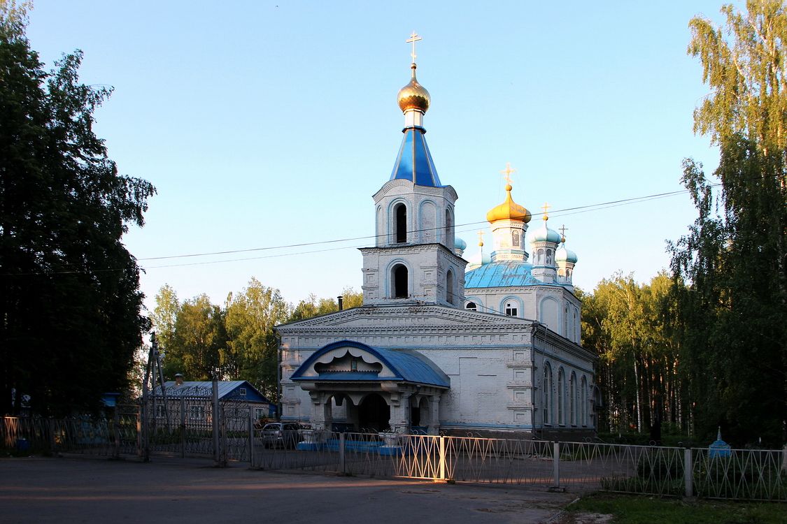 Шахунья. Церковь Покрова Пресвятой Богородицы. общий вид в ландшафте