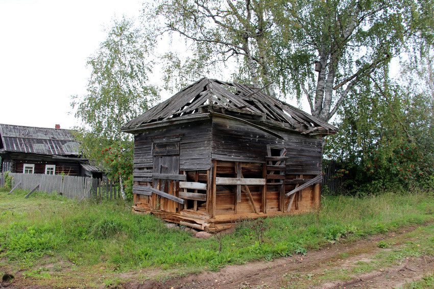 Неизвестная часовня, Демьяново, деревня (Подосиновский район, Кировская область). общий вид в ландшафте