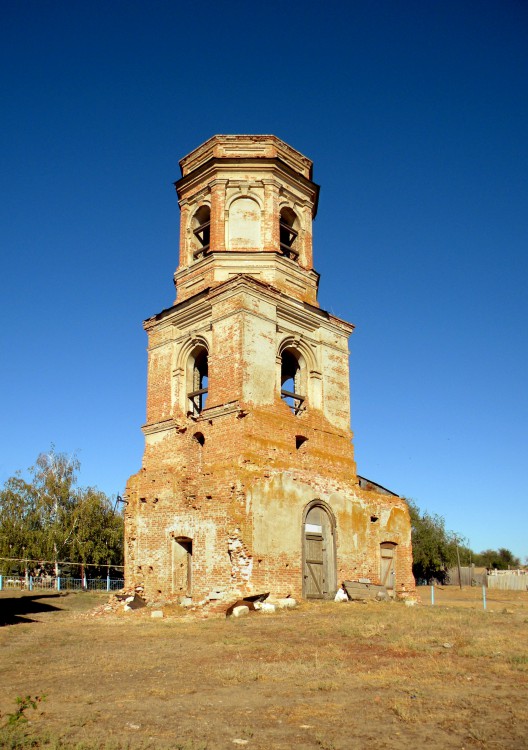 Церковь Донской иконы Божией Матери (старая), Грачи (Енотаевский район, Астраханская область). общий вид в ландшафте