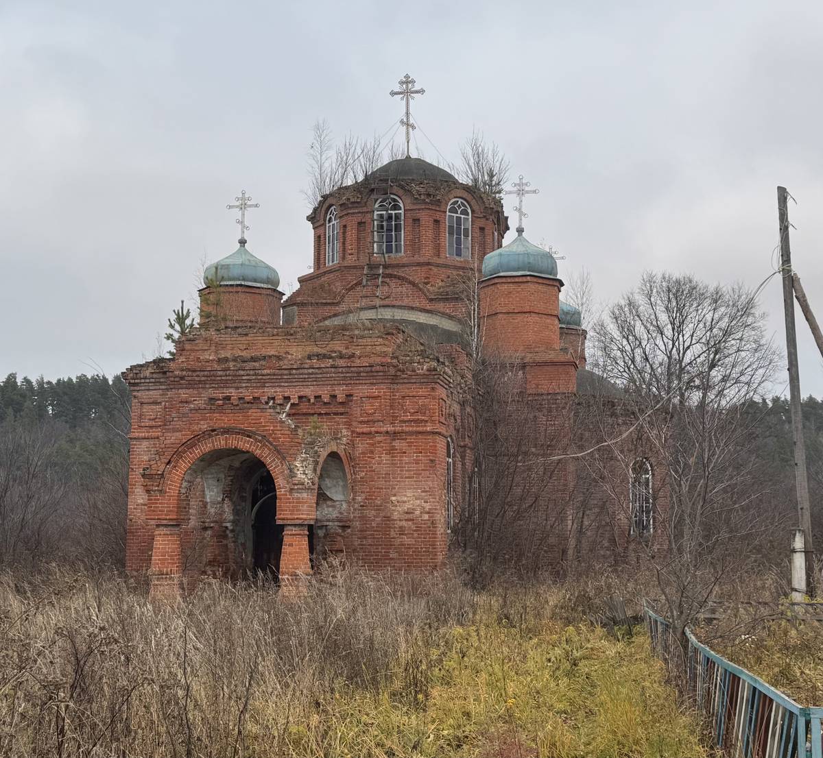 Церковь Казанской иконы Божией Матери, Старая Измайловка (Барышский район, Ульяновская область). фасады, Вид на храм с юго-запада