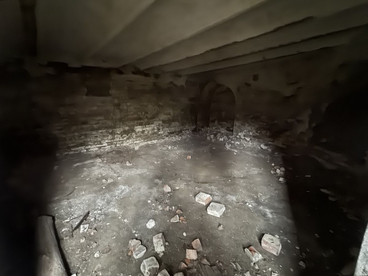 Церковь Казанской иконы Божией Матери, Старая Измайловка (Барышский район, Ульяновская область). интерьер и убранство, Общий вид на подвальное помещение