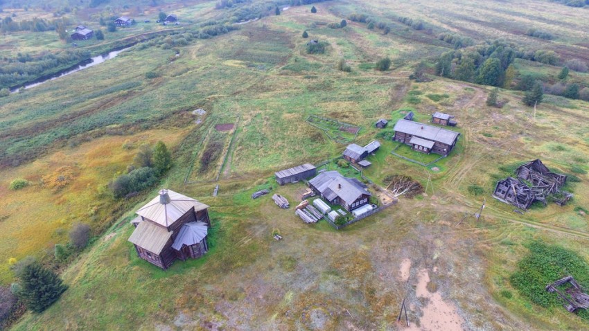 Николаевское Село (Юмиж). Церковь Николая Чудотворца. общий вид в ландшафте