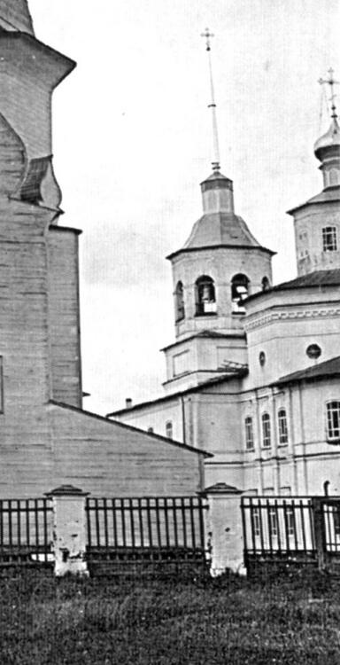 Церковь Преображения Господня, Шеговары (Шенкурский район, Архангельская область). архивная фотография, Преображенская церковь, вид с юго-востока. Фрагмент фотографии Троицкой церкви в Шеговарах, выполненной Архангельским губернским архитектором А.Каретниковым в 1908-1910 гг.     Из альбома А.Каретникова, ГААО.