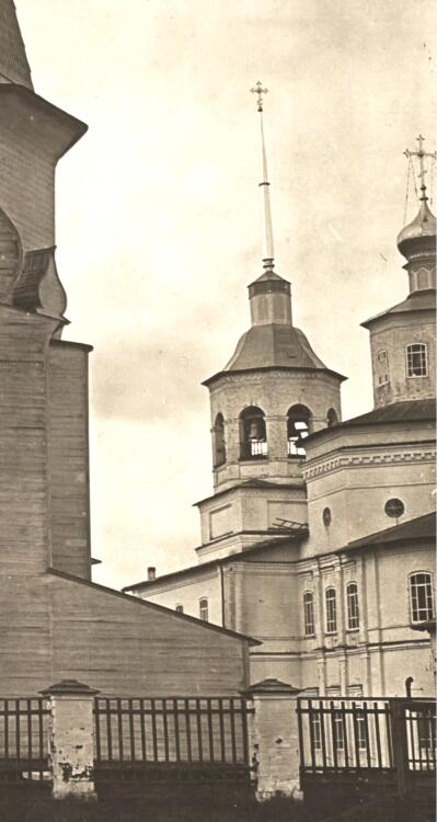 Шеговары. Церковь Спаса Преображения. архивная фотография, Преображенская церковь, вид с юго-востока. Фрагмент фотографии Троицкой церкви в Шеговарах, выполненной Архангельским губернским архитектором А.Каретниковым в 1908-1910 гг. Из фондов АОКМ