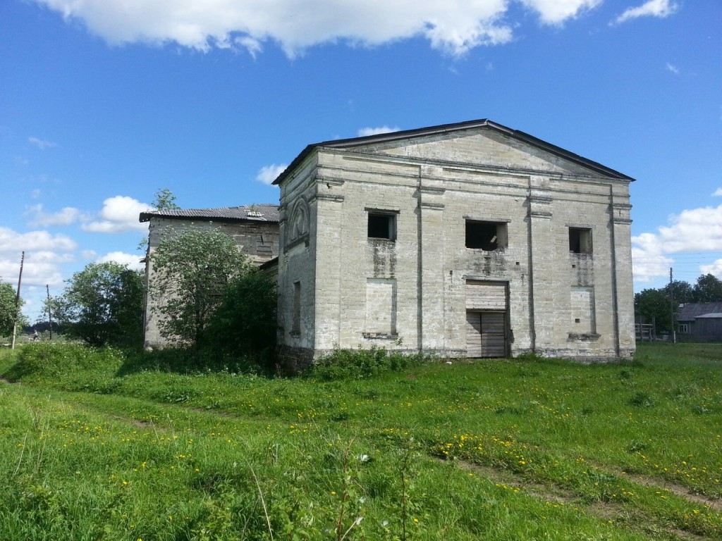 Усть-Вага. Церковь Успения Пресвятой Богородицы. фасады, Западный фасад, притвор. Фотография Руслана Ситова.