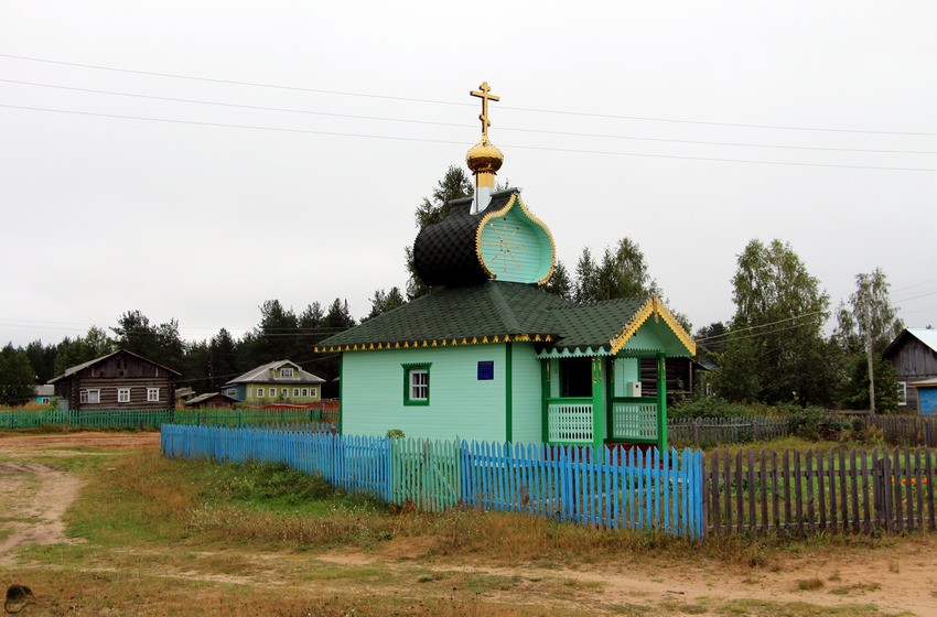 Часовня Леушинской иконы Божией Матери, Одинцовская (Шенкурский район, Архангельская область). общий вид в ландшафте