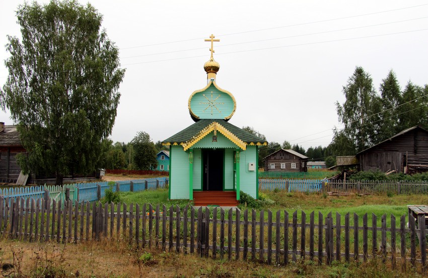 Часовня Леушинской иконы Божией Матери, Одинцовская (Шенкурский район, Архангельская область). общий вид в ландшафте
