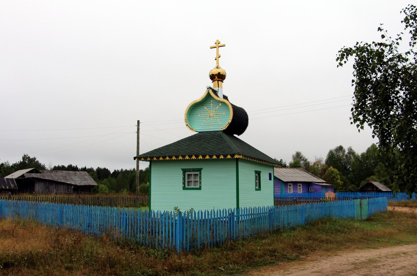 Часовня Леушинской иконы Божией Матери, Одинцовская (Шенкурский район, Архангельская область). общий вид в ландшафте