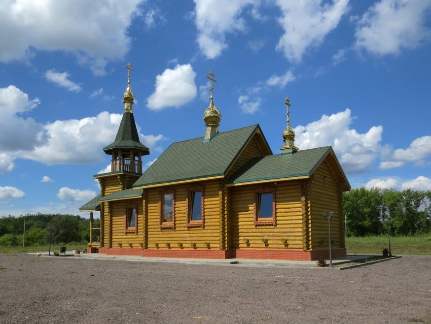 Кирпичи (Белогорье). Белогорский Воскресенский монастырь. Церковь Спиридона Тримифунтского. фасады