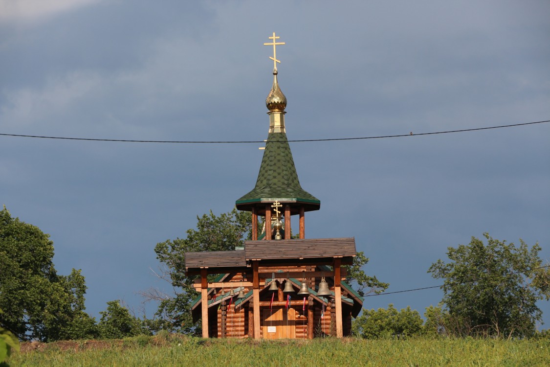 Кирпичи (Белогорье). Белогорский Воскресенский монастырь. Церковь Спиридона Тримифунтского. фасады