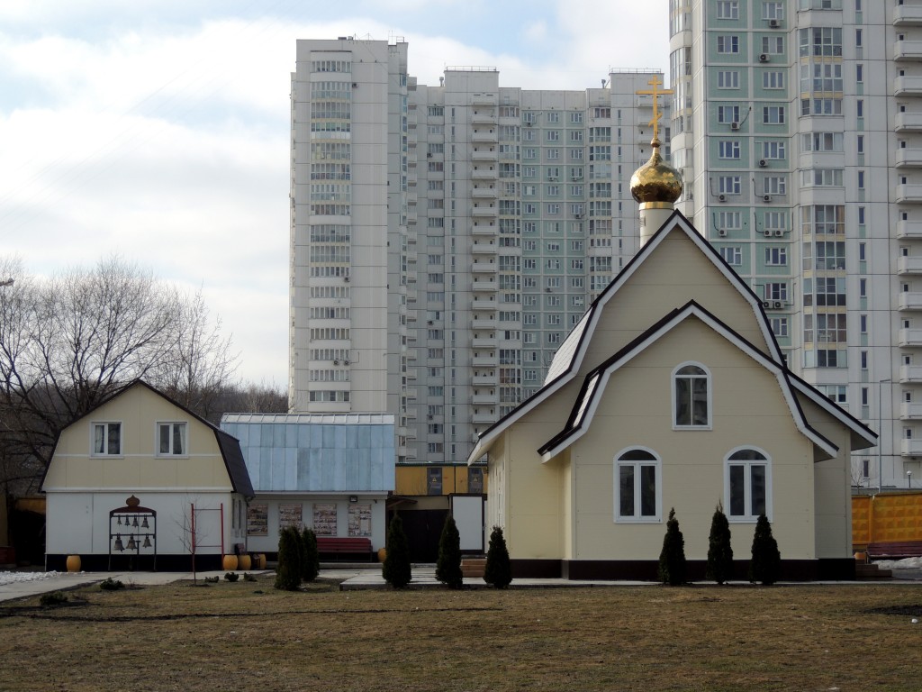 Чертаново Южное. Церковь Николая, царя-мученика в Аннине. общий вид в ландшафте
