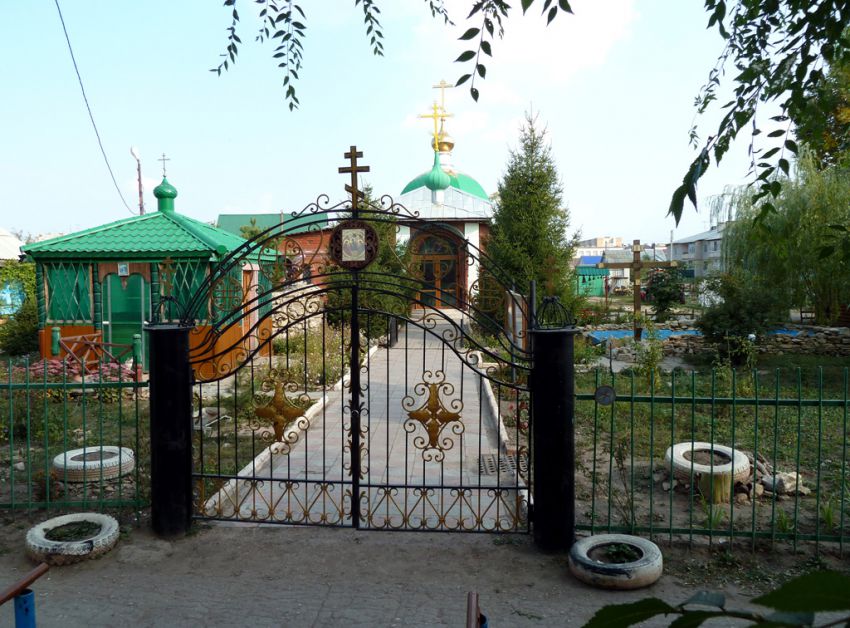 Церковь Троицы Живоначальной, Безенчук (Безенчукский район, Самарская область). общий вид в ландшафте