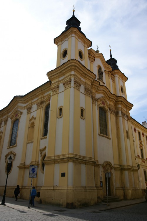 Пльзень. Церковь Анны Праведной. общий вид в ландшафте