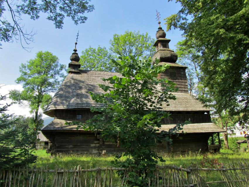 Церковь Сошествия Святого Духа, Гукливый (Воловецкий район, Украина, Закарпатская область). фасады, вид с северо-востока