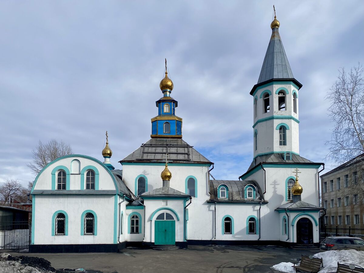 Церковь Новомучеников и исповедников Церкви Русской, Ленинск-Кузнецкий (Ленинск-Кузнецкий район и г. Ленинск-Кузнецкий, Кемеровская область). фасады, Вид с запада