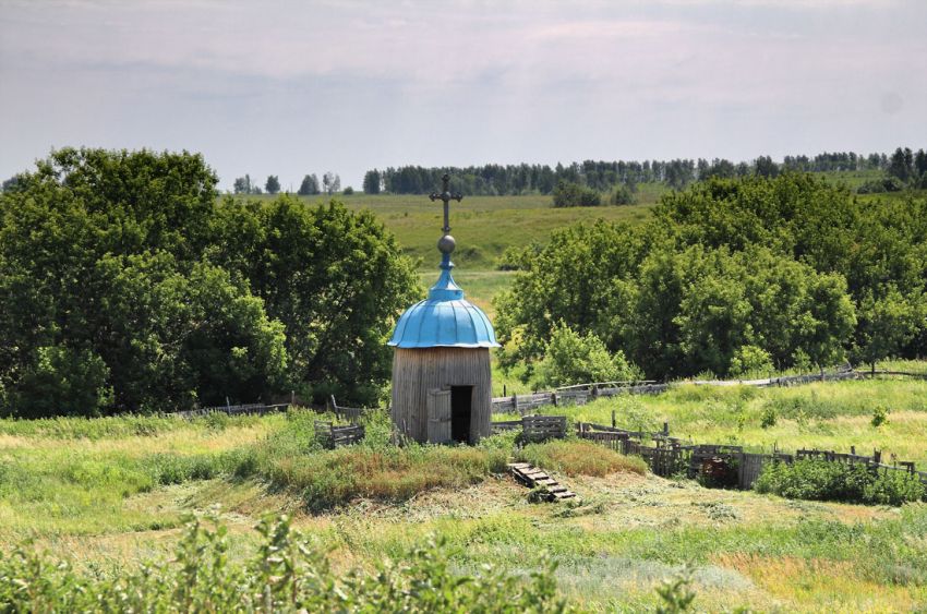 Новая Хмелёвка, урочище. Неизвестная часовня. общий вид в ландшафте