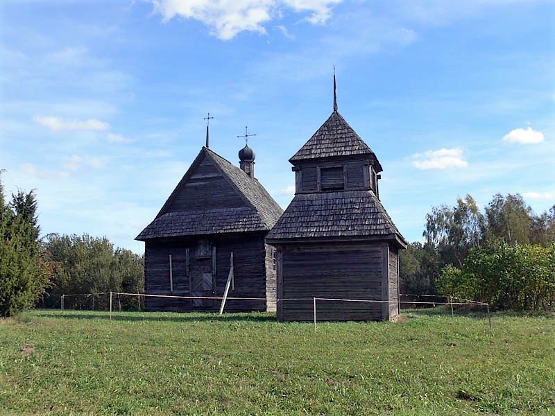 Церковь Троицы Живоначальной из села Велец, Озерцо (Минский район, Беларусь, Минская область). общий вид в ландшафте