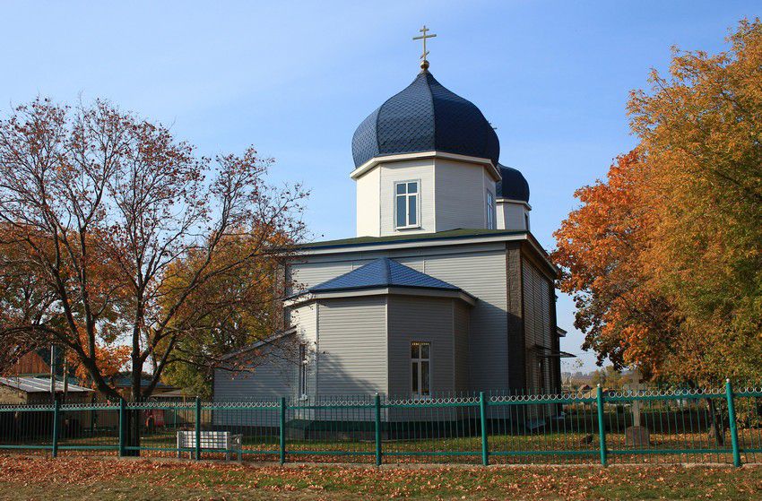 Владимировка. Церковь Михаила Архангела. общий вид в ландшафте