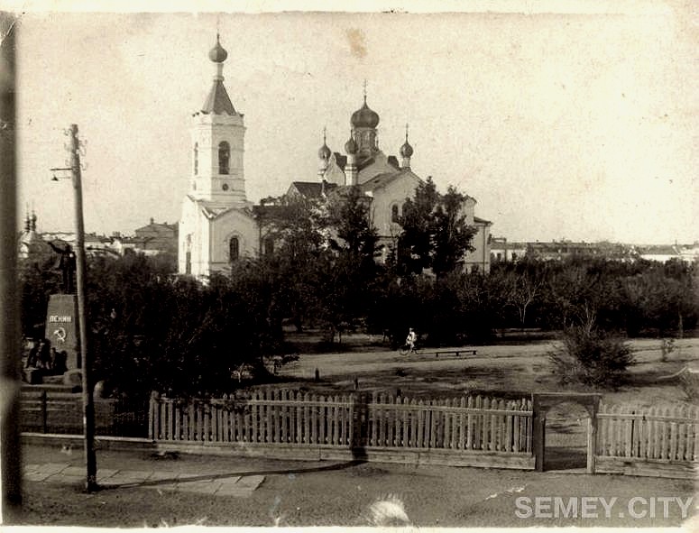 Церковь Николая Чудотворца, Семей (Семипалатинск) (Абайская область, Казахстан). архивная фотография, фото с сайта https://semey.city/foto/fotografii-starogo-semipalatinska/nokolskiy-sobor-5.html