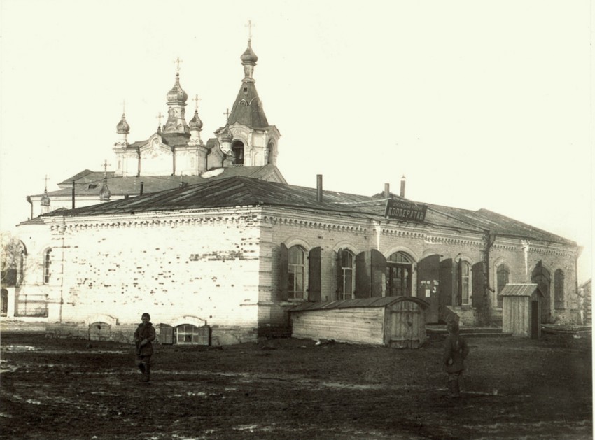 Собор Покрова Пресвятой Богородицы, Усть-Каменогорск (Восточно-Казахстанская область, Казахстан). архивная фотография, Фотография .1934 г. Торговые ряды и собор. Коллекция автора