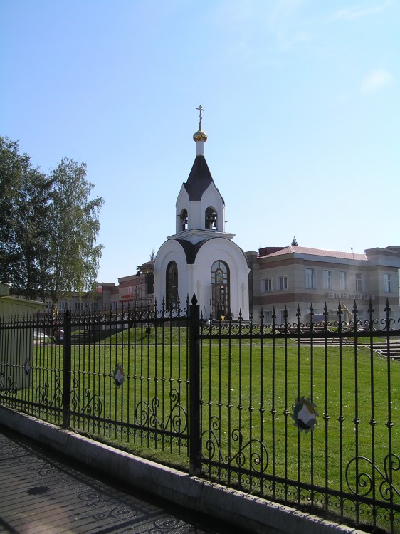 Часовня Михаила Архангела, Ленинск-Кузнецкий (Ленинск-Кузнецкий район и г. Ленинск-Кузнецкий, Кемеровская область). фасады, Фото выполнено автором проекта в день освящения часовни
