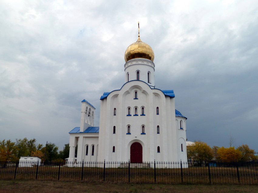 Церковь Серафима Саровского, Глушицкий (Большечерниговский район, Самарская область). общий вид в ландшафте, поселок Глушицкий. Церковь Серафима Саровского