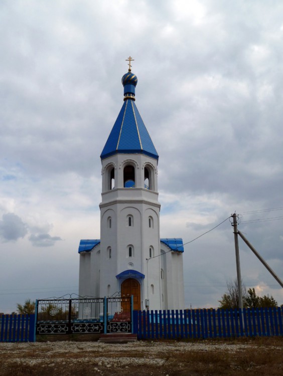 Церковь Покрова Пресвятой Богородицы, Александровка (Большеглушицкий район, Самарская область). фасады, Покровская церковь в панораме села Александровка