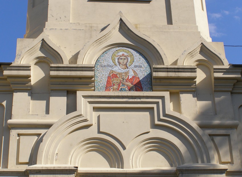 Грушевская. Церковь Варвары великомученицы. архитектурные детали, Икона Святой Варвары над главным входом в храм (мозаика)