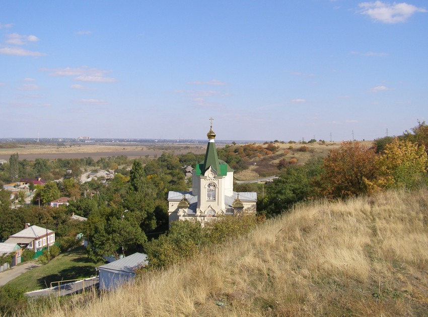 Церковь Варвары великомученицы, Грушевская (Аксайский район, Ростовская область). общий вид в ландшафте, Вид с запада (с холма)