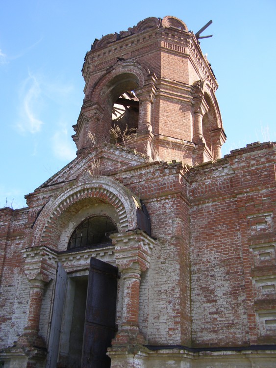 Грушевская. Церковь Иоанна Богослова. архитектурные детали, Вход в храм с западной стороны и колокольня