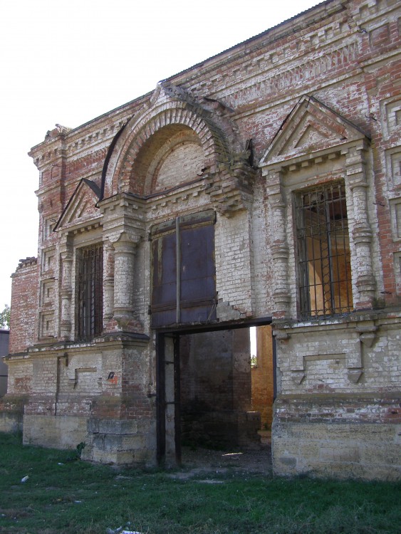 Церковь Иоанна Богослова, Грушевская (Аксайский район, Ростовская область). архитектурные детали, Вход в храм с северной стороны (с ул. Советской)