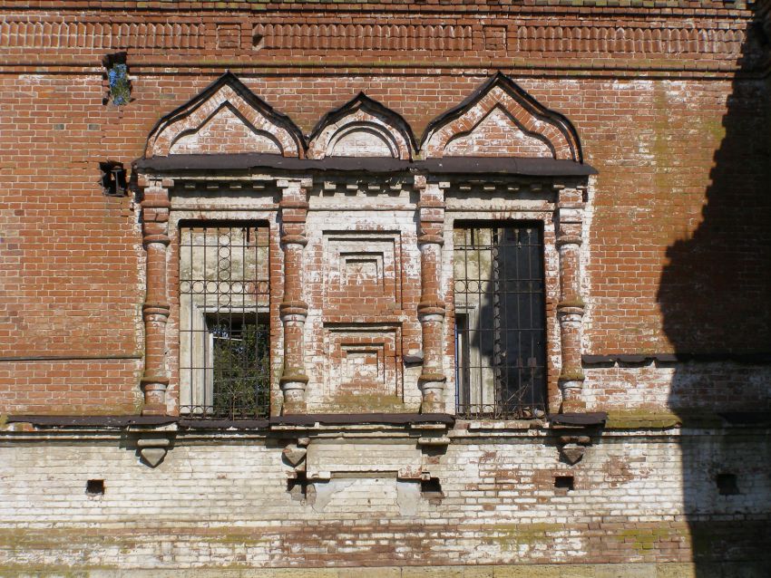 Грушевская. Церковь Иоанна Богослова. архитектурные детали, Окна трапезной (южный фасад)