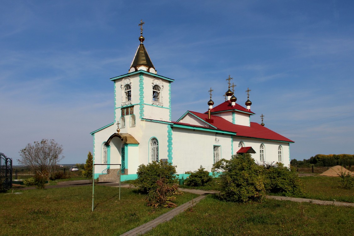 Астанчурга. Церковь Николая Чудотворца. фасады, Слева, на горизонте, виднеются очертания церкви в селе Щенники.