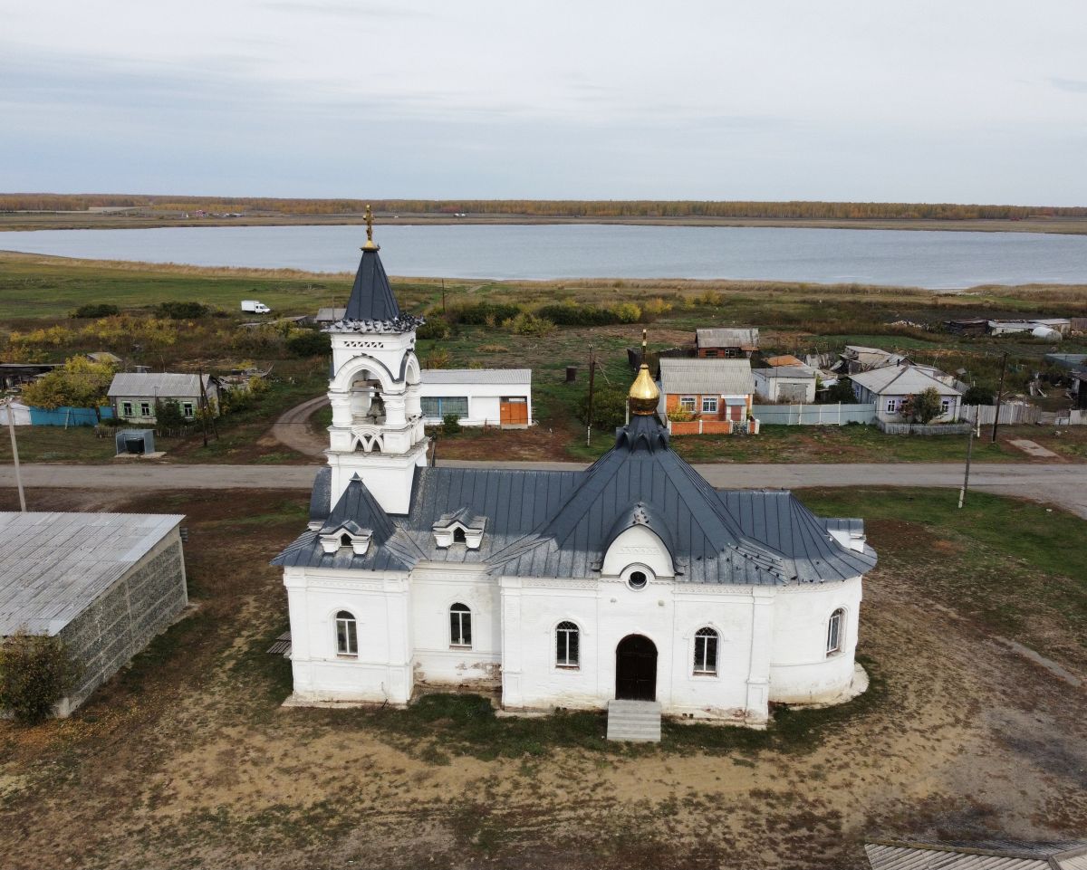 Церковь Иоанна Златоуста, Долгие (Частоозерский район, Курганская область). фасады, Вид на оз. Долгое