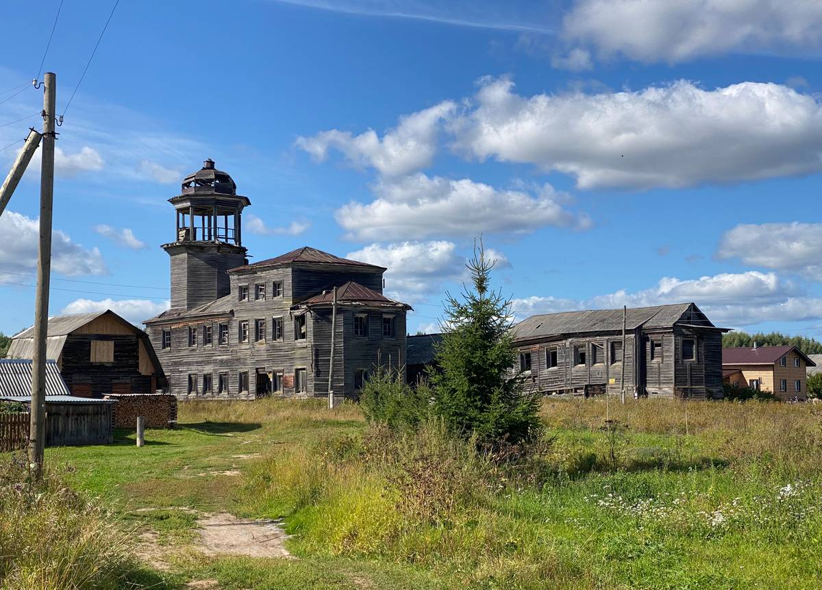 Вид с юго-востока, общий вид в ландшафте. Храмовый комплекс Усть-Пуйского погоста, Болкачевская (Усть-Пуя) (Шенкурский район, Архангельская область)