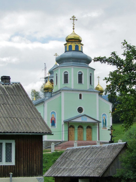 Гукливый. Церковь Сошествия Святого Духа (новая). фасады, вид с севера