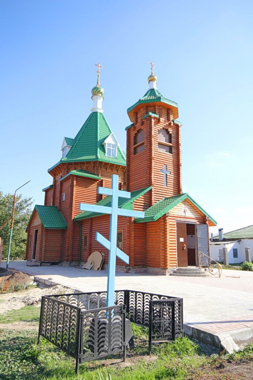 Церковь Николая и Александры, царственных страстотерпцев, Красный сад (Азовский район и г. Азов, Ростовская область). общий вид в ландшафте