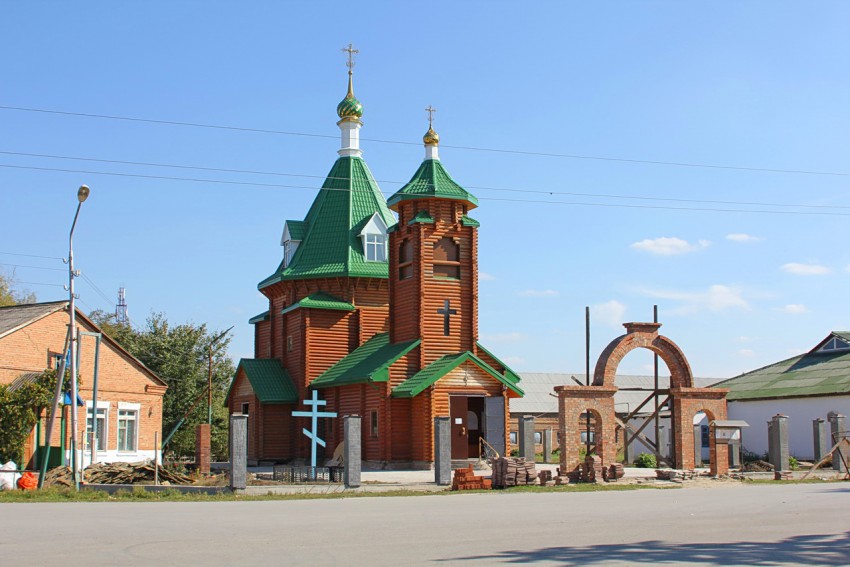 Церковь Николая и Александры, царственных страстотерпцев, Красный сад (Азовский район и г. Азов, Ростовская область). общий вид в ландшафте
