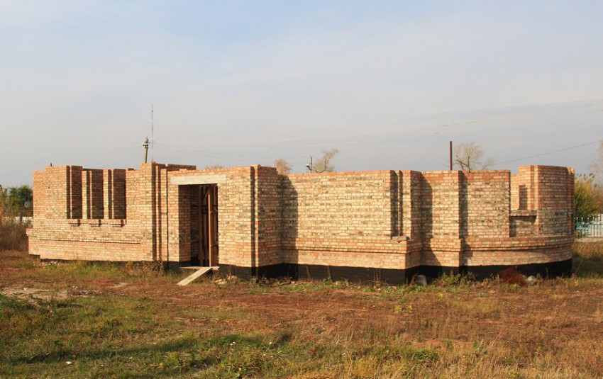 Церковь Троицы Живоначальной (строящаяся), Сургут (Сергиевский район, Самарская область). дополнительная информация, Недостроенное здание новой церкви