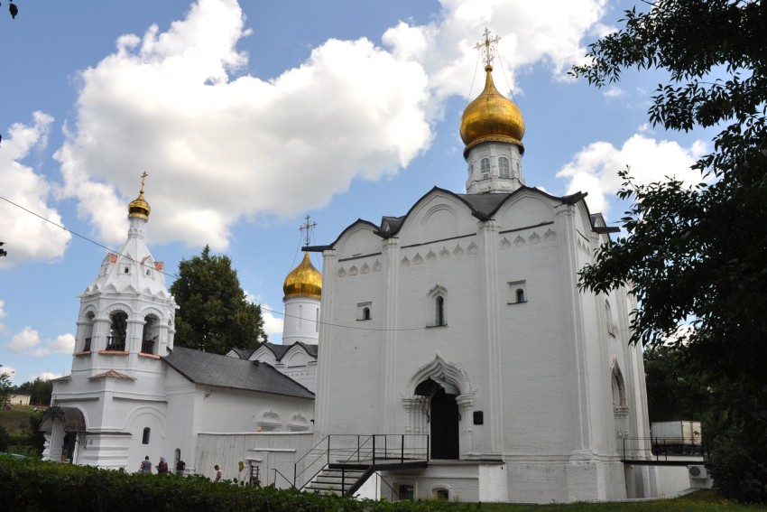 Храмовый комплекс. Церкви Введения во храм Пресвятой Богородицы и Параскевы Пятницы на Подоле, Сергиев Посад (Сергиево-Посадский городской округ, Московская область). фасады
