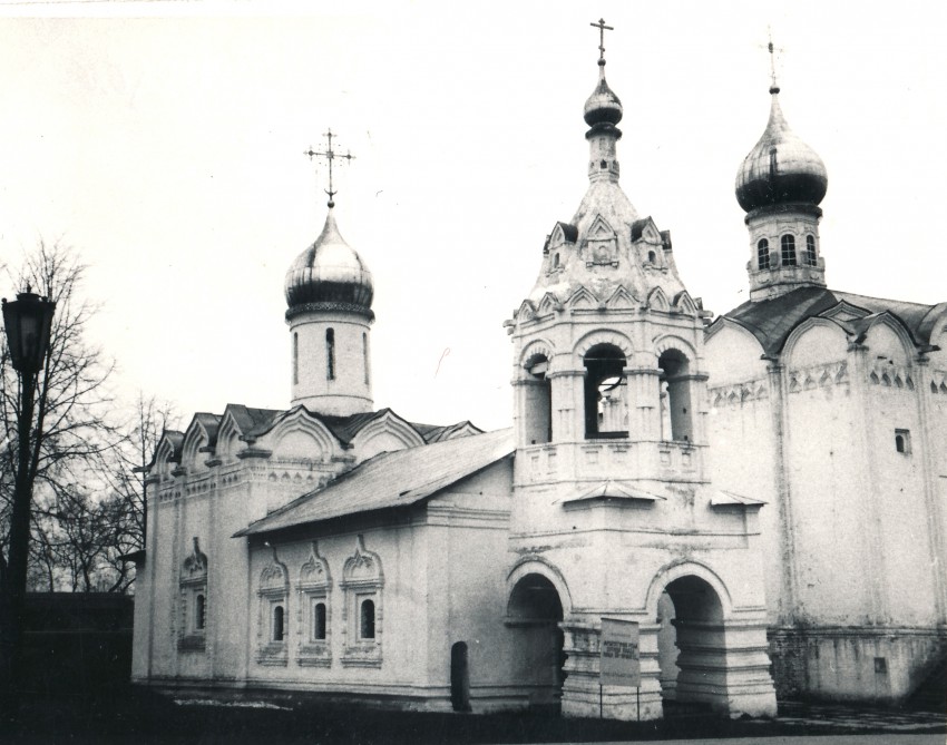 Храмовый комплекс. Церкви Введения во храм Пресвятой Богородицы и Параскевы Пятницы на Подоле, Сергиев Посад (Сергиево-Посадский городской округ, Московская область). фасады