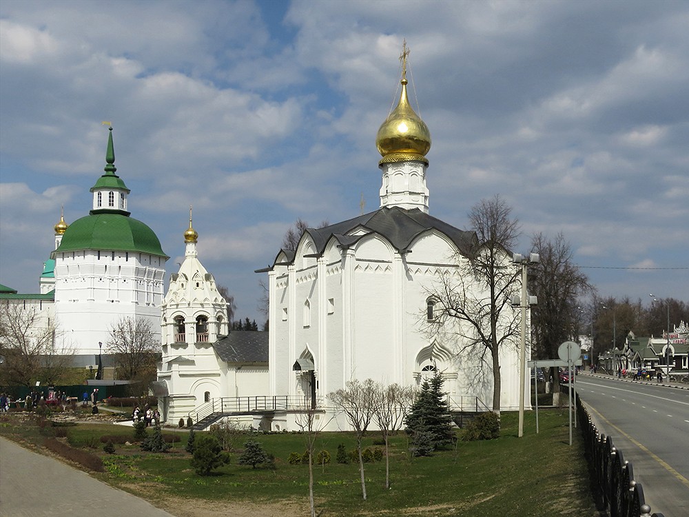 Храмовый комплекс. Церкви Введения во храм Пресвятой Богородицы и Параскевы Пятницы на Подоле, Сергиев Посад (Сергиево-Посадский городской округ, Московская область). фасады