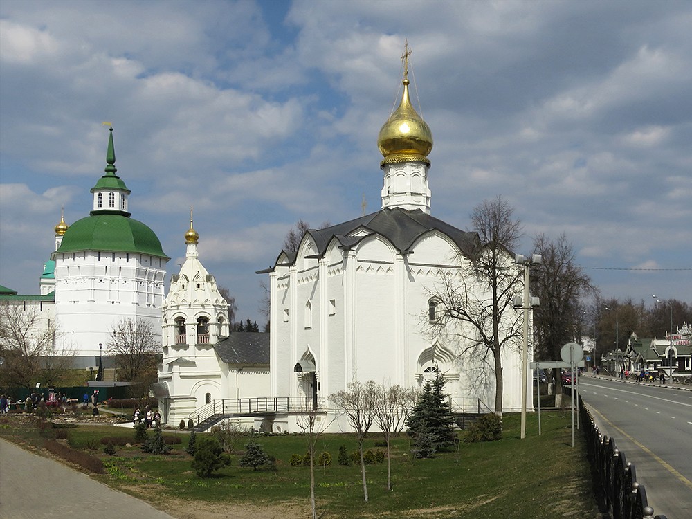 Сергиев Посад. Храмовый комплекс. Церкви Введения во храм Пресвятой Богородицы и Параскевы Пятницы на Подоле. фасады